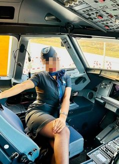 Airhostess Here. Independent. Real Meet - puta in Mumbai Photo 1 of 12