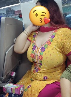 Aisha Anal Queen & Cam - puta in Mumbai Photo 6 of 8