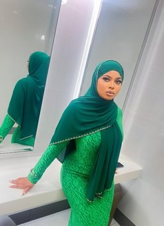 Aisha - escort in Muscat Photo 3 of 4