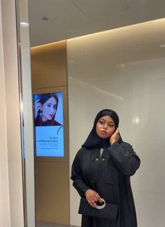 Aisha - escort in Muscat Photo 2 of 4