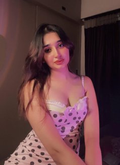 Aisha - escort in Muscat Photo 2 of 5