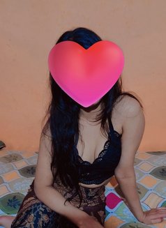 Aisha Is Back only cam show - puta in New Delhi Photo 10 of 14