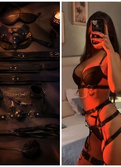 Aisha (Luxury model camshow) - adult performer in Bangalore Photo 8 of 10