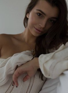 Aisha - escort in Belgrade Photo 10 of 17