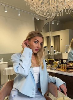 Aisha - escort in Dubai Photo 5 of 16