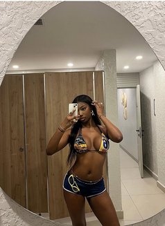 Sofia - escort in Muscat Photo 1 of 3