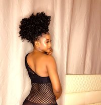 Aisha - escort in Muscat