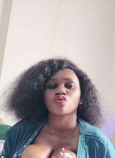 Aisha - escort in Al Manama Photo 3 of 6