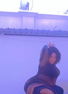 Aisha - escort in Al Manama Photo 2 of 4