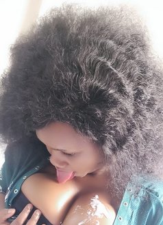 Aisha - puta in Al Manama Photo 5 of 12