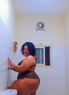 Aisha - escort in Al Manama Photo 4 of 6