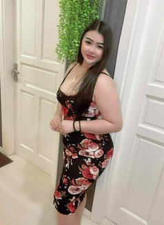 Aisha - escort in Riyadh Photo 1 of 14