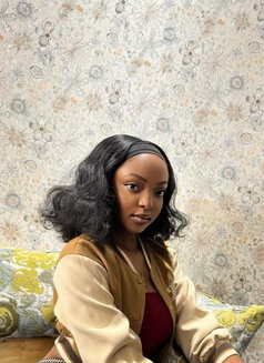 Aisha - puta in Riyadh Photo 2 of 2