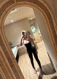 Aisha - escort in Abu Dhabi Photo 7 of 8