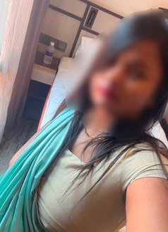 Aishu GFE independent Tamil Girl Dxb - puta in Dubai Photo 8 of 9