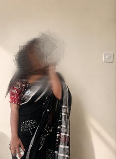 Aishu GFE independent Tamil Girl Dxb - puta in Dubai Photo 12 of 13