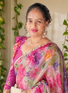 Meera Tamil Milf Working women in Dubai - escort in Dubai Photo 1 of 4