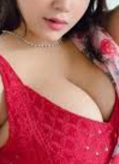 Aishu - escort in Colombo Photo 6 of 6