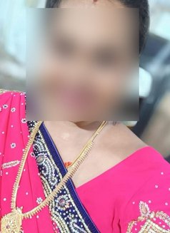 Nandhini Tamil Milf Independent GFE - puta in Dubai Photo 2 of 4
