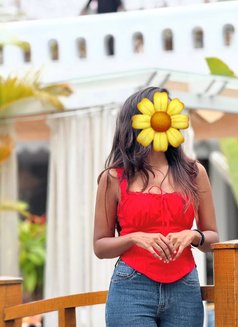 Aishu vip costume/A loving hour with me - puta in Colombo Photo 5 of 11