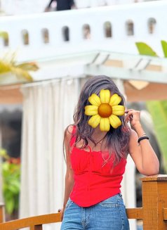 Aishu vip costume/A loving hour with me - puta in Colombo Photo 6 of 11