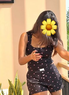 Aishu vip costume/A loving hour with me - puta in Colombo Photo 8 of 11