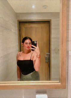 Aivee - Transsexual escort in Manila Photo 8 of 10