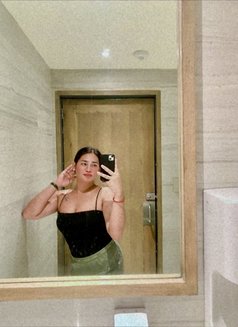 Aivee - Transsexual escort in Manila Photo 9 of 10