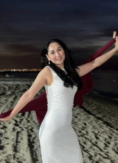 Aiza - puta in Dubai Photo 2 of 5