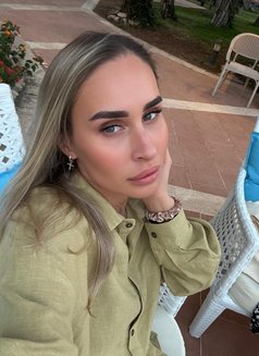 Aiza - escort in Hong Kong Photo 2 of 9