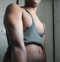 AJMUM - Acompañantes masculino in Mumbai