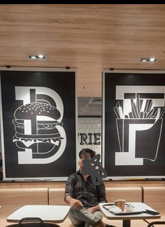 Ak Delhi - Acompañantes masculino in New Delhi Photo 1 of 2