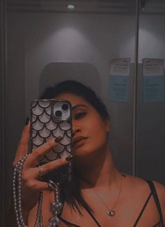 Akansha Indian Model - puta in Abu Dhabi Photo 5 of 7