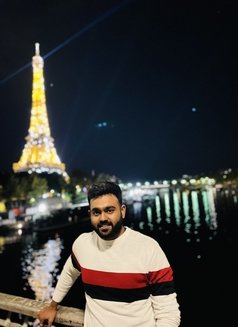 Akash - Male escort in Paris Photo 5 of 5