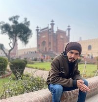Akbar Khan - Acompañantes masculino in Lahore