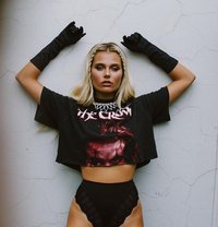 Akeks - escort in İstanbul Photo 1 of 8