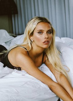 Akeks - escort in İstanbul Photo 7 of 8