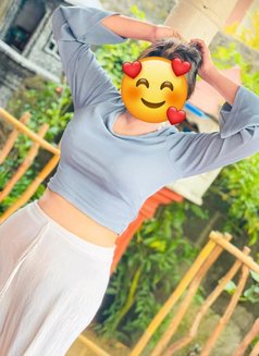 Akeshi - escort in Colombo Photo 2 of 6