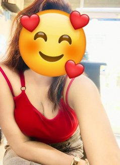 Akeshi - escort in Colombo Photo 4 of 6