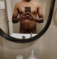 Akhil Teja - Acompañantes masculino in Bangalore