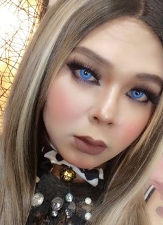Akiko Shimizu - Transsexual escort in Manila Photo 5 of 15