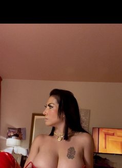Akira-steamy MILF with Latina body - puta in Dubai Photo 12 of 14