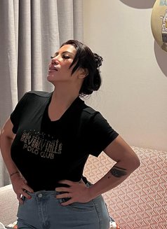 Akira - cock hungry big boob MILF - puta in Dubai Photo 4 of 11