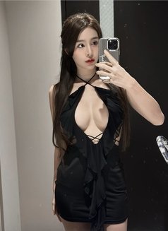 Young Petite Party Girl - escort in Hong Kong Photo 3 of 7