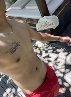 Akkandrean - Acompañantes masculino in Bali Photo 2 of 6