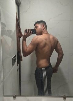 Akki - Acompañantes masculino in New Delhi Photo 1 of 3
