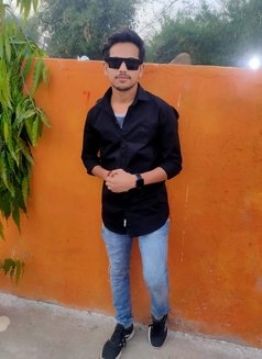 Akki - Male escort in Noida Photo 4 of 14