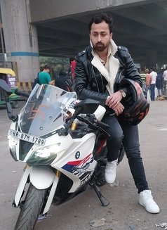 Akki Kumar - Acompañantes masculino in New Delhi Photo 1 of 2