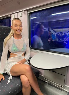 Akmelle - escort in Vienna Photo 2 of 7