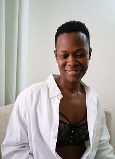 Akoth Diana - Intérprete de adultos in Nairobi Photo 2 of 5